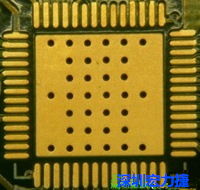這是最不好的通孔設(shè)計(jì)，貫穿通孔直接擺放于QFN的接地散熱墊上，制造上無法確保其錫量，也就無法確保焊接良好。